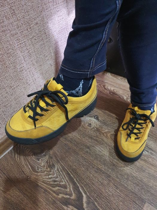 Удобні, практичні жіночі кросівки.