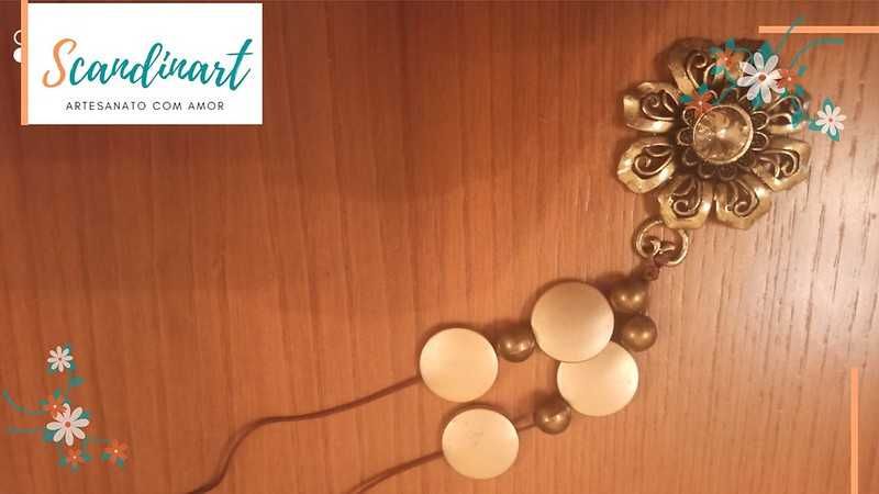 Colares metal e renda