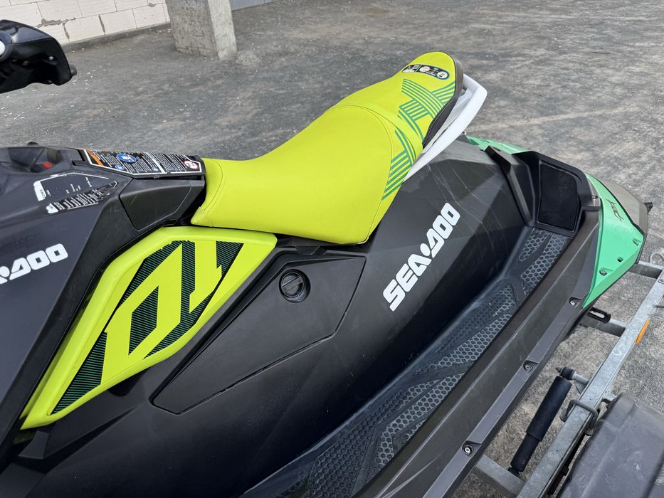 Гідроцикл BRP Spark Trixx. Офіційний