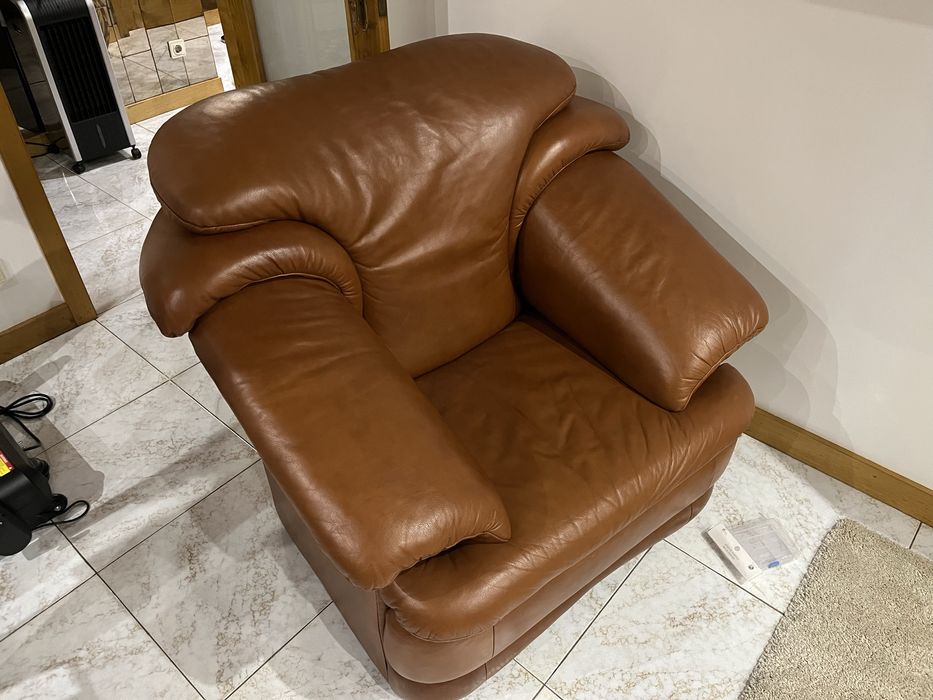 Vendo sofás em pele