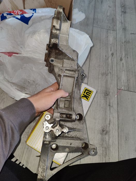 Лапа Тримач кронштейн генератора VW Skoda Audi 07K903143E