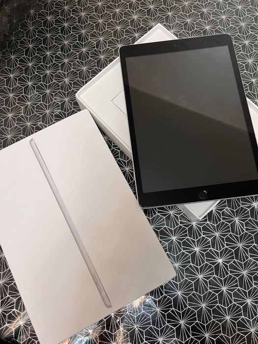 iPad 9-го покіління, 64 Гб.