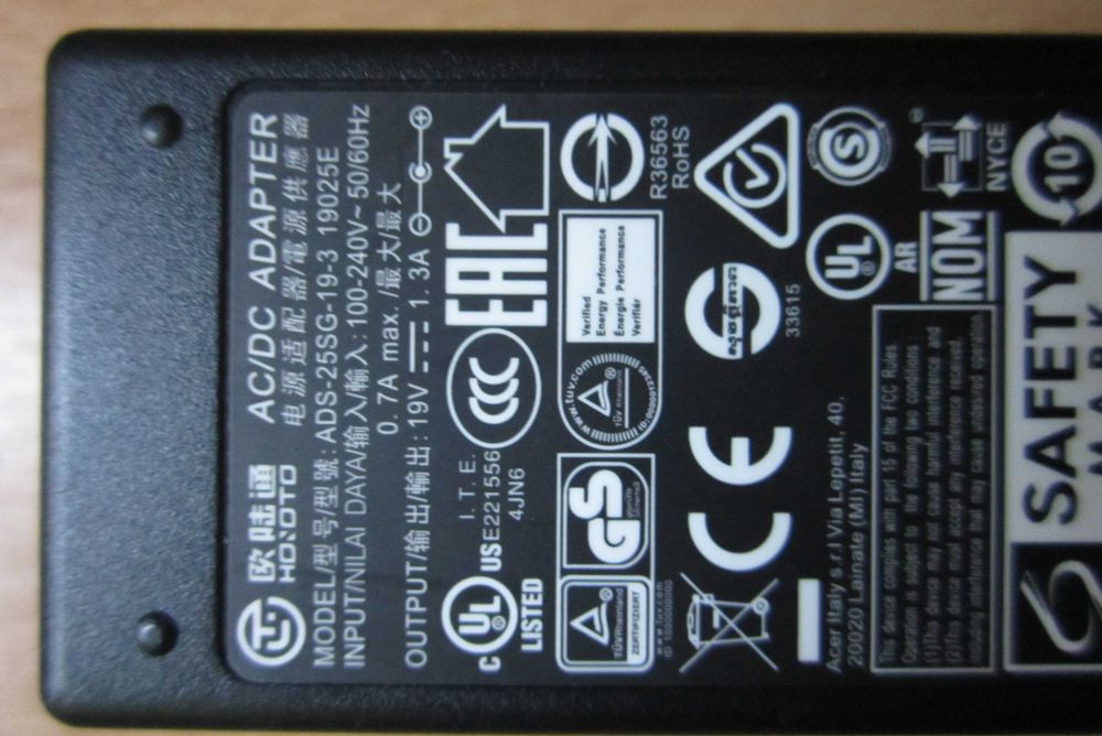Блок живлення від монітора ACER 19 Volt 1,3 Ampera