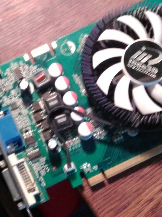 ВІДЕОКАРТА Pci-E GF 9600GT на 512 MB DDR3 с высокой БИТНОСТЬЮ Inno 3d