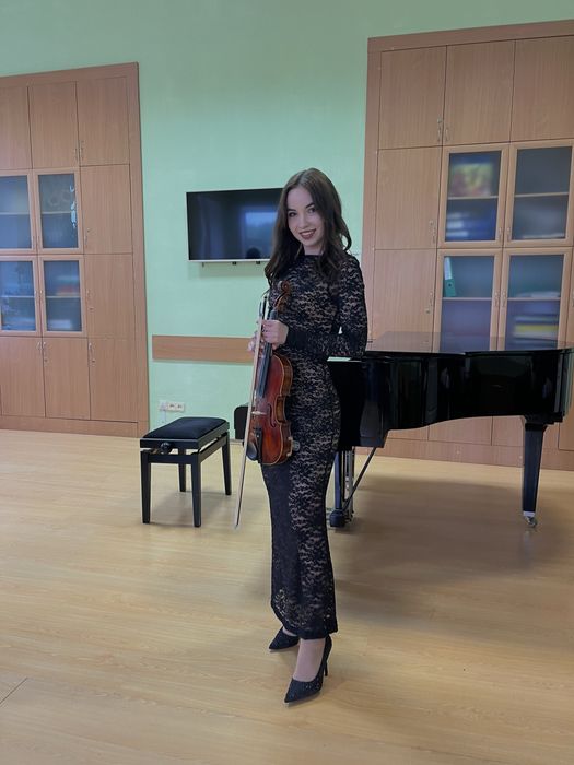 Викладач вокалу/скрипки/синтезатору місто Київ