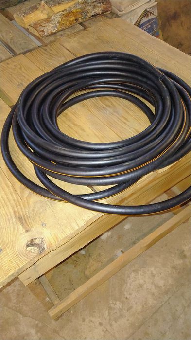 Газовий рукав для підключення газу.