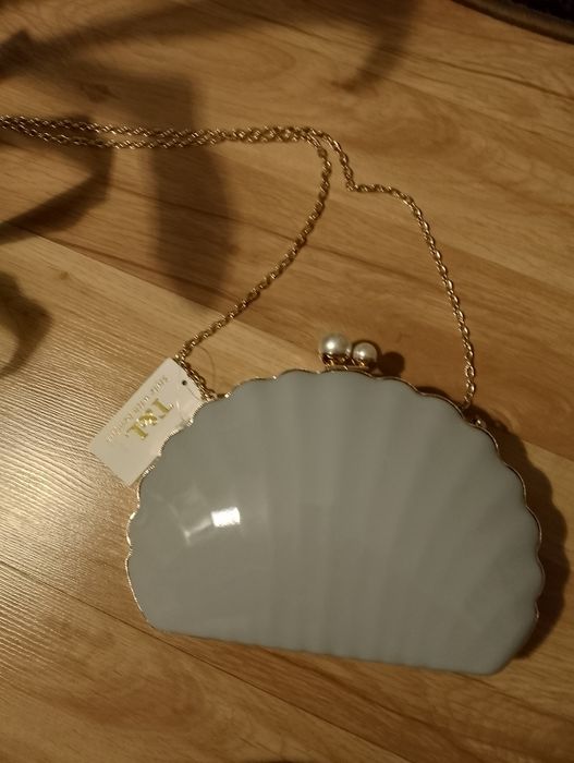 Nowa elegancka szara kopertówka muszla