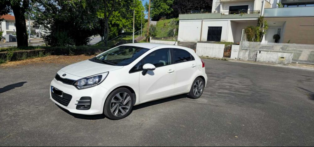 Kia Rio 1.1 CRDi 2016 - Muito Bem Equipado - 108.000 km