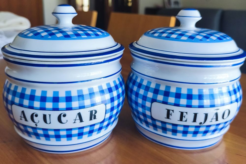 Potes em porcelana