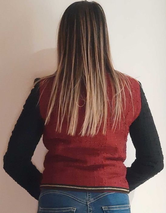 Casaco vermelho e preto
