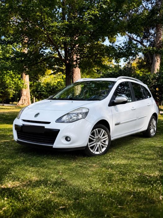 Renaul Clios sport tourer