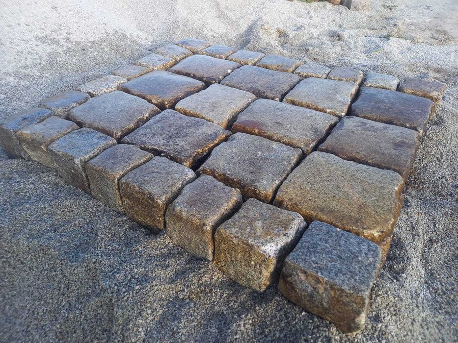 Kostka brukowa granitowa rozbiórkowa z licem 15/17