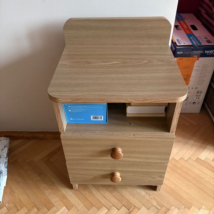 Szafeczka nocna w dobrym stanie