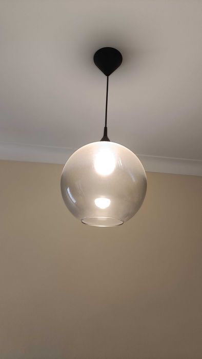 Candeeiro de tecto redondo, em vidro fosco
