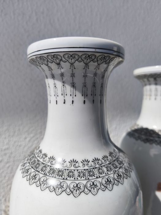 Jarras de porcelana chinesa século XX