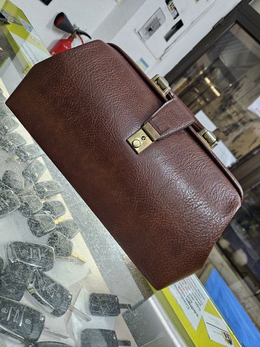 Mala de médico em pele