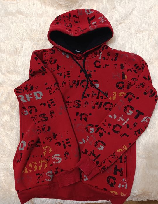 Худі, червоного кольору, розмір М