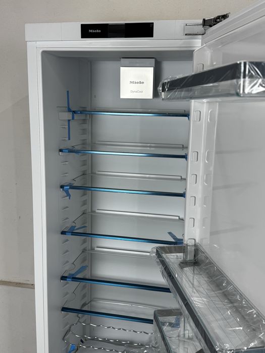 Miele вмонтований холодильник в ідеальному стані