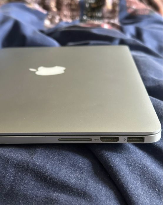 Macbook Pro 13” 2015 8 gb 128 gb silver