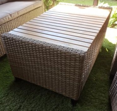 Meble ogrodowe  Ven sofa dwa fotele ława z blatem z drewna.