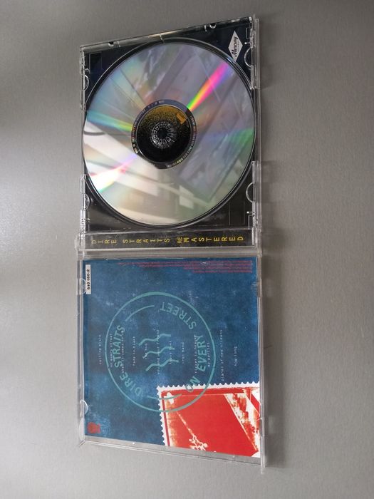 Sprzedam płytę CD zespolu Dire  Straits.