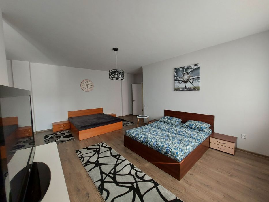 2 - кімнатна квартира. Погодинно. Подобово. ТРЦ " ЧАЙКА " Smart TV.