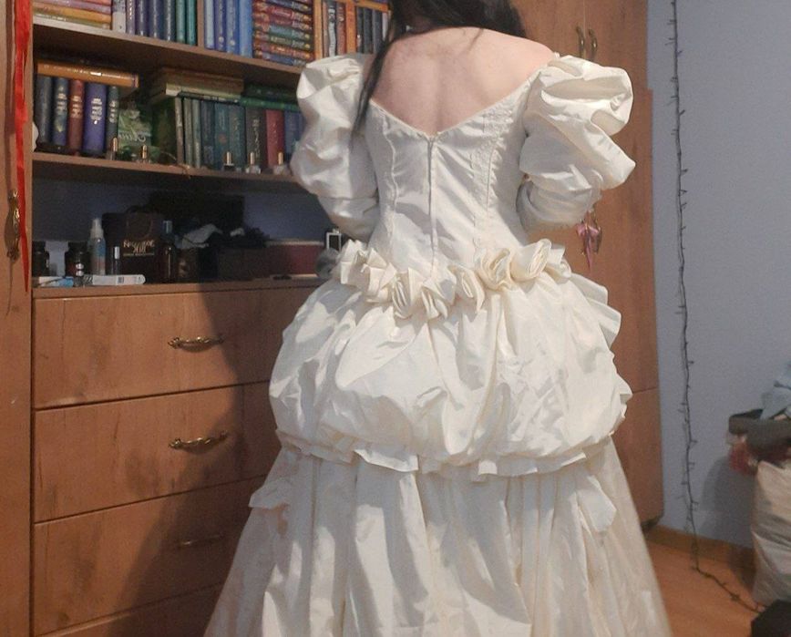 весільна біла бальна сукня пишна з рукавами буфами вінтажна театральна