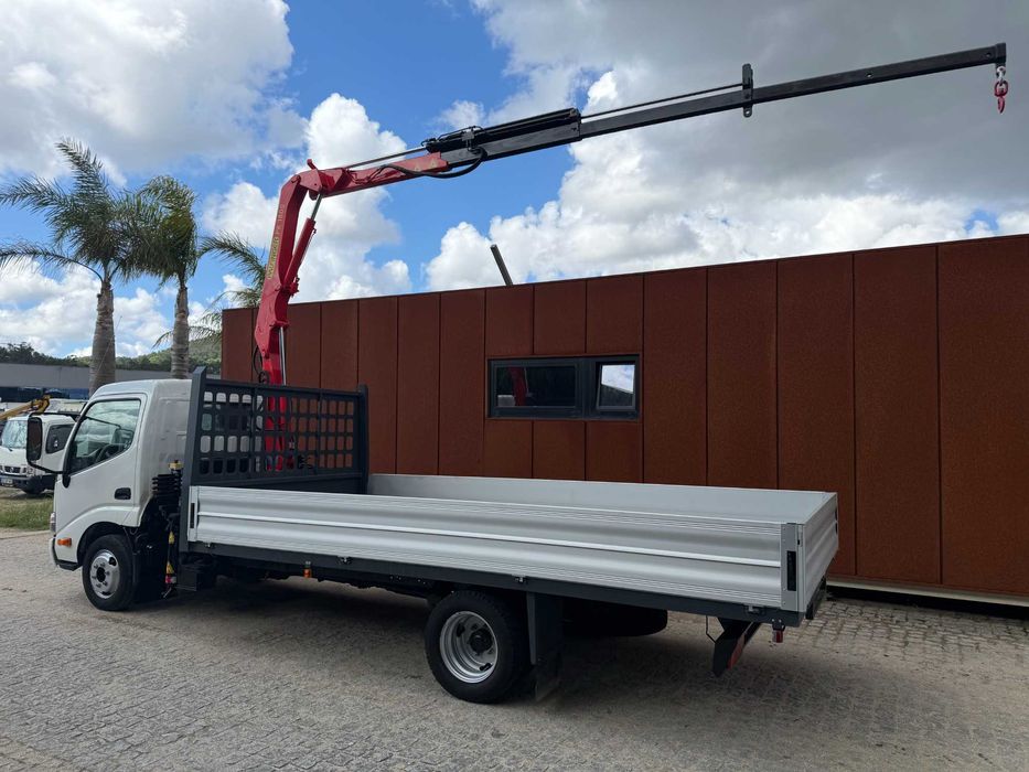 Toyota dyna com grua palfinger