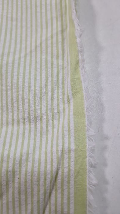 Tkanina w zielone paseczki szer.150 cm.