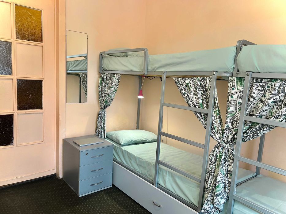 Хостел метро Печерская. Самый центр Киева! Надёжно со светом.