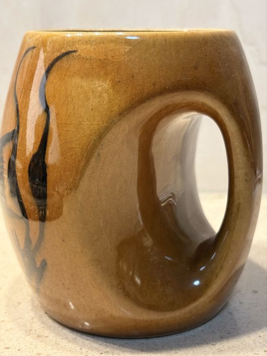 Rara caneca em cerâmica portuguesa (Secla?) pintada à mão - peixe