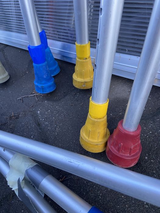 Костилі, милиці, парами та поштучно