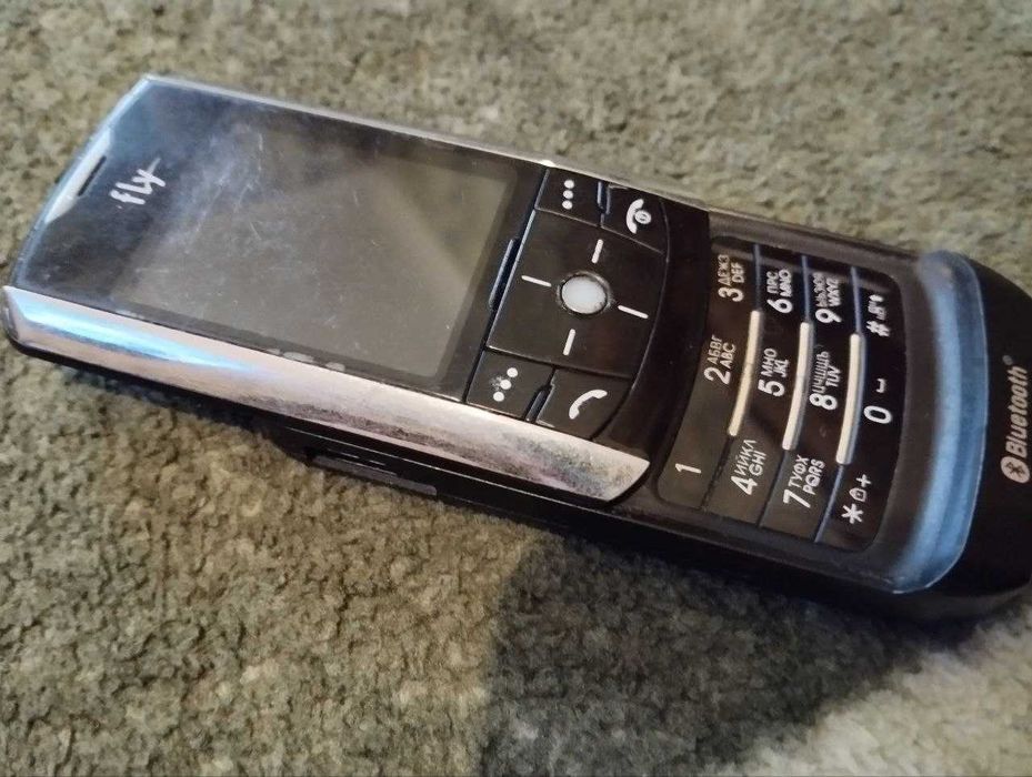Мобільний телефон Fly SL500i  слайдер