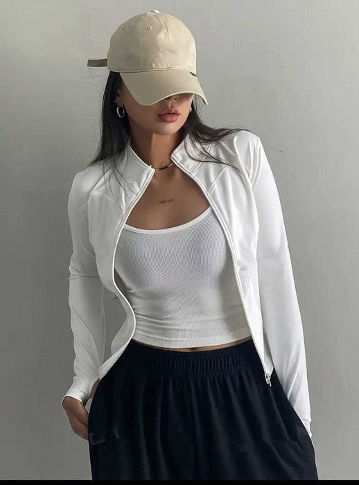 Жіночий спортивний лонгслів на змійці кофта з вирізом для пальця