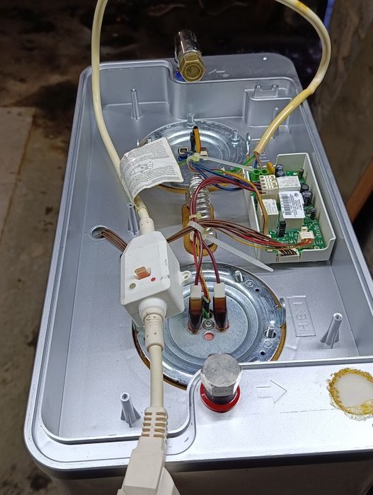 Продаю запчасти для бойлера Аристон.