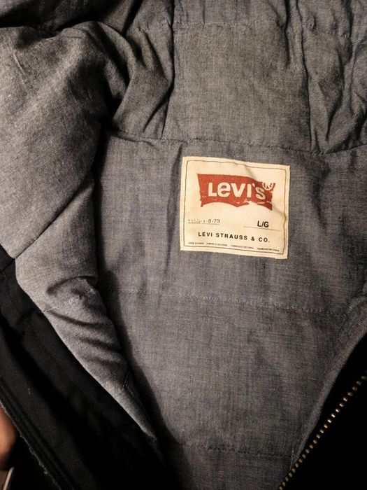 Zimowa męska kurtka Levi's. Rozmiar L.