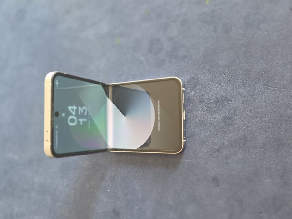 Samsung Galaxy Z Flip6 512GB Silver Shadow – Impecável