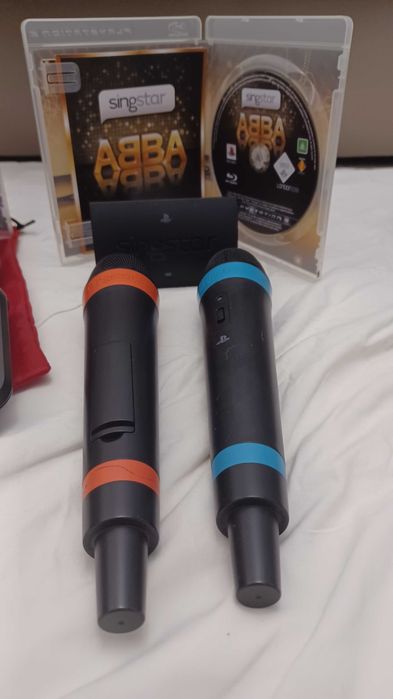 PS3 fat com oculos 3D, filmes, jogos desporto, singstar, buzz