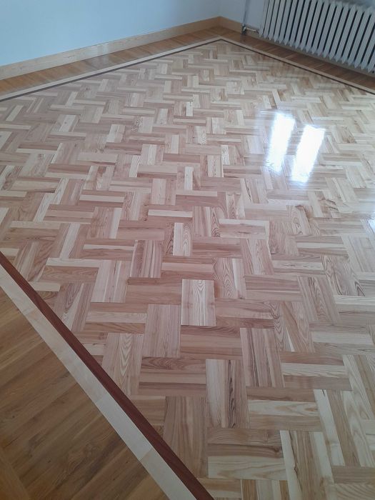 Układanie paneli, cyklinowanie parkietu.