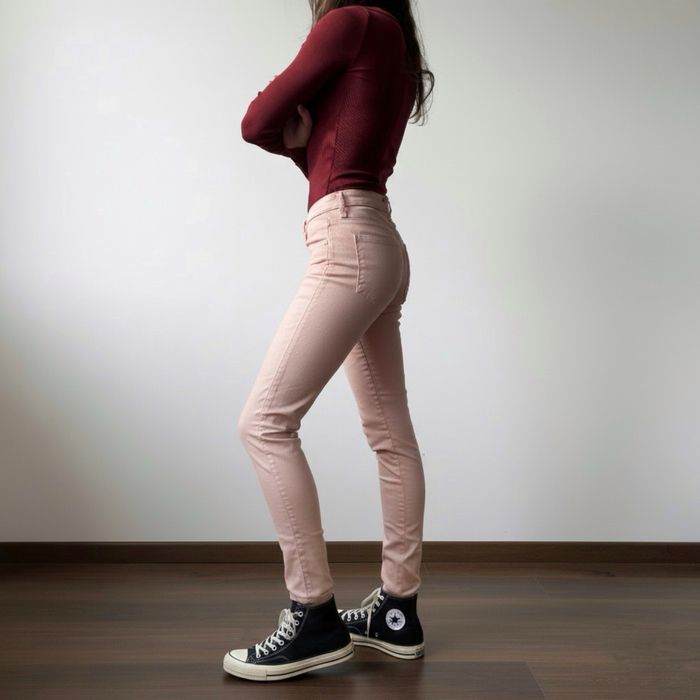 Jeansy skinny pudrowy