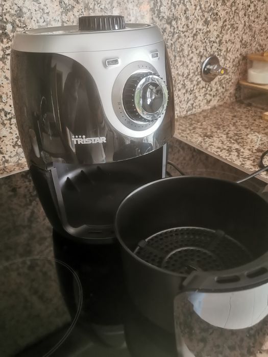 Air fryer Tristar preta