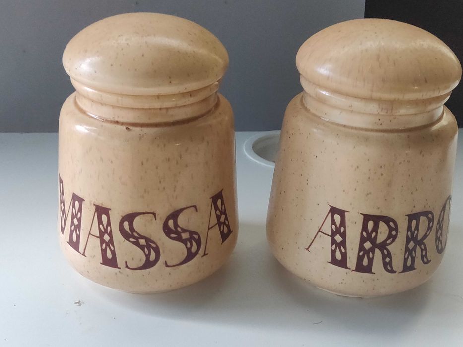 Pote de massa e arroz