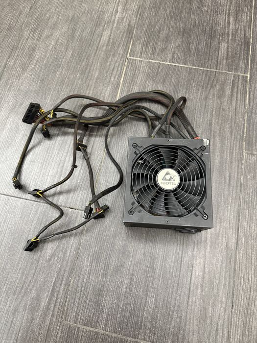 Продам блок питания Chieftec 600W