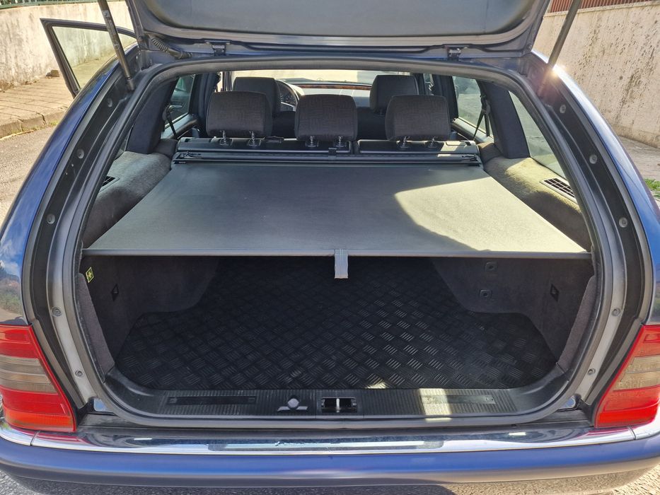 Mercedes-Benz C180 Gasolina | 2001 | Sempre assistida na Mercedes