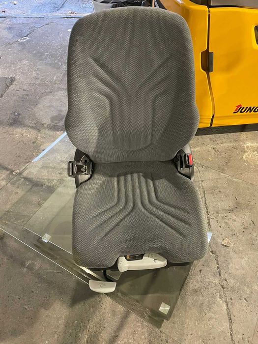 Сидіння Grammer до обладнання для спецтехніки Jungheinrich