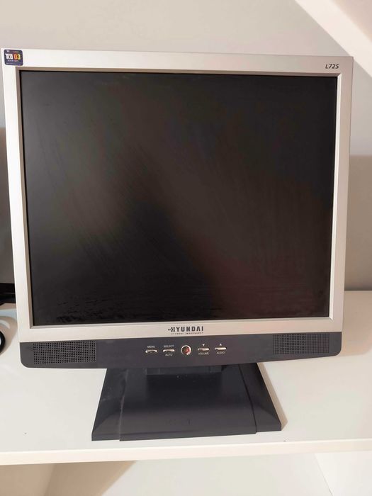 monitor hyundai z wbudowanymi głośnikami