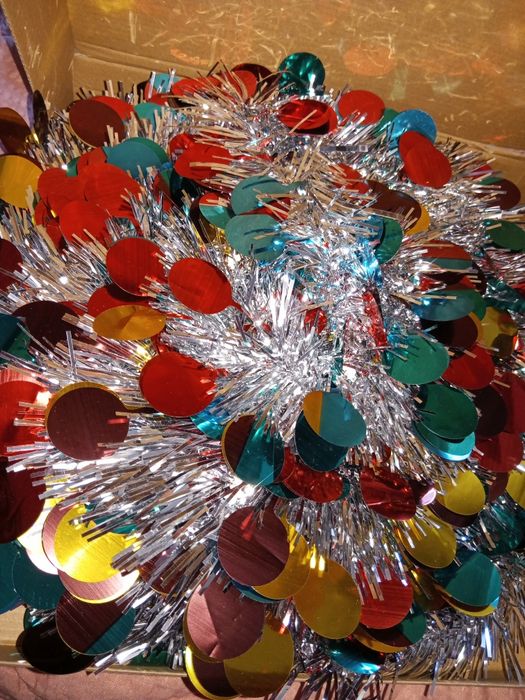 Árvore de Natal pop-up dourada.