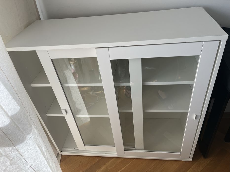 Witryna Ikea Vihals biala stan b. Dobry