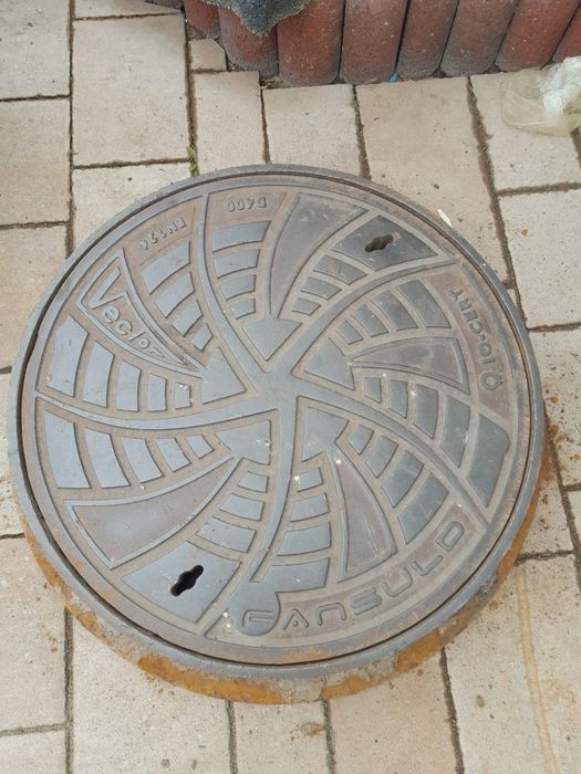Właz żeliwny Kanałowy