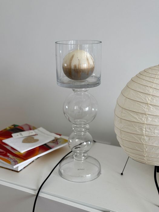 Candelabro grande com uma vela